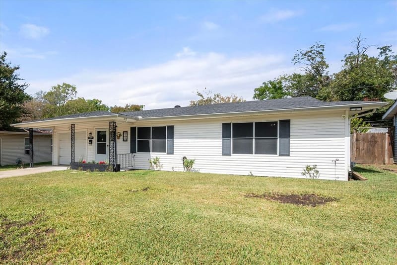 1725 Grace Street, Arlington TX 76010 - Photo 2