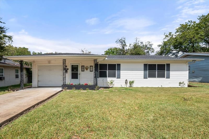 1725 Grace Street, Arlington TX 76010