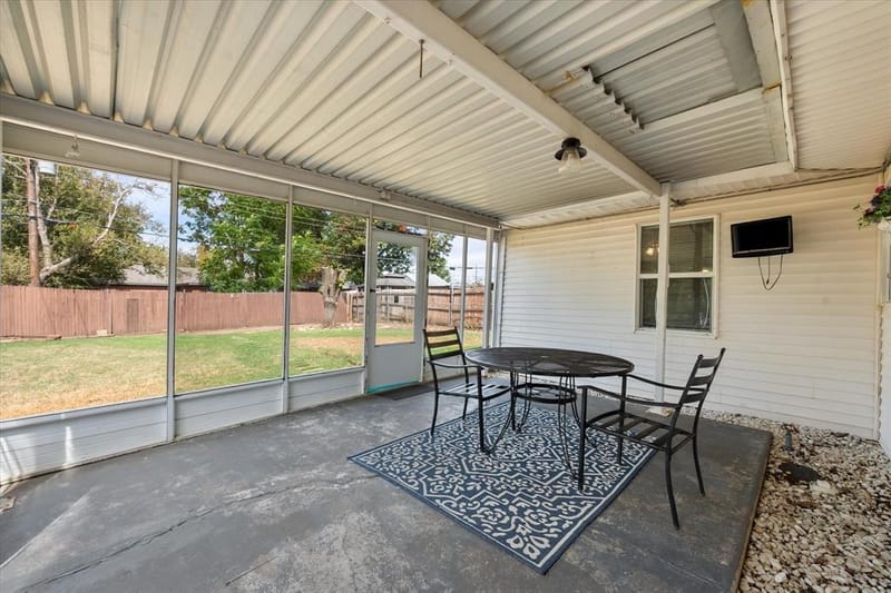 1725 Grace Street, Arlington TX 76010 - Photo 18