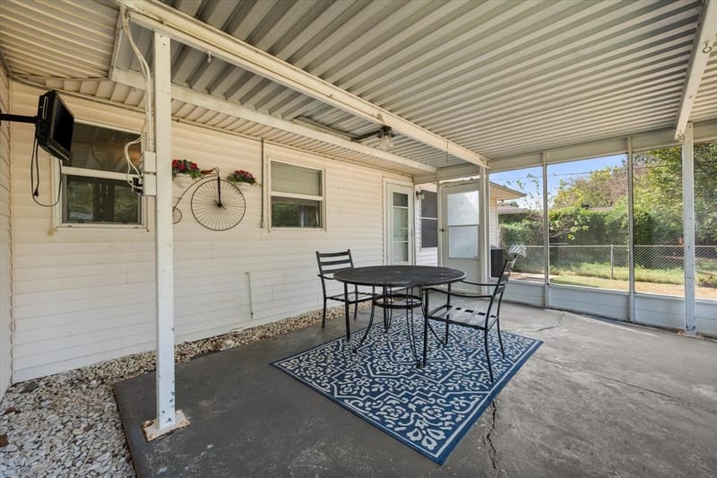 1725 Grace Street, Arlington TX 76010 - Photo 19