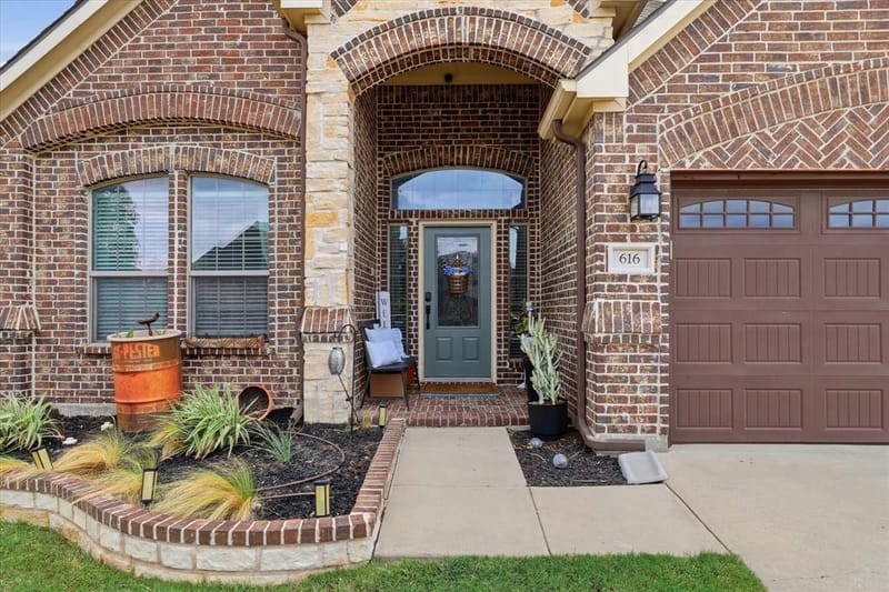616 Seabourne Drive, Saginaw TX 76179 - Photo 3