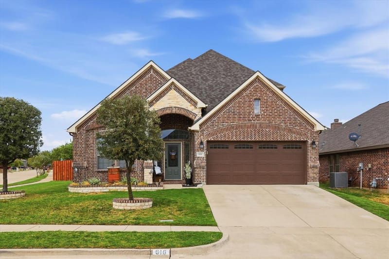 616 Seabourne Drive, Saginaw TX 76179