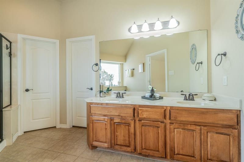 1805 Vista Royale Court, Fort Worth TX 76108 - Photo 12