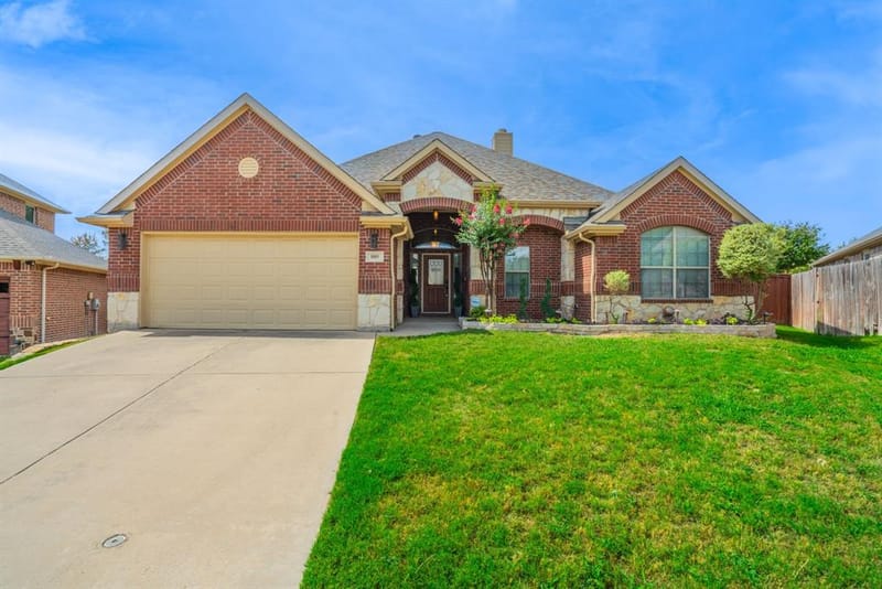 1805 Vista Royale Court, Fort Worth TX 76108