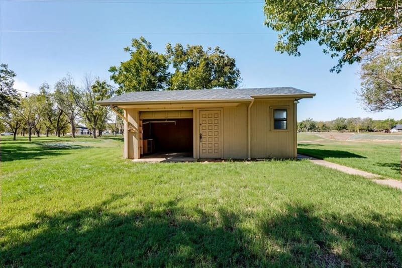 8105 Ravenswood Road, Granbury TX 76049 - Photo 26