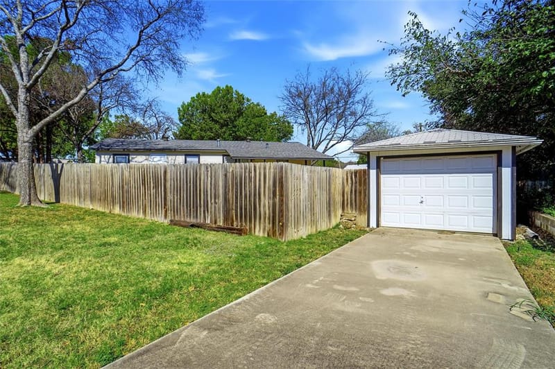 2900 Broadview Drive, Sansom Park TX 76114 - Photo 15