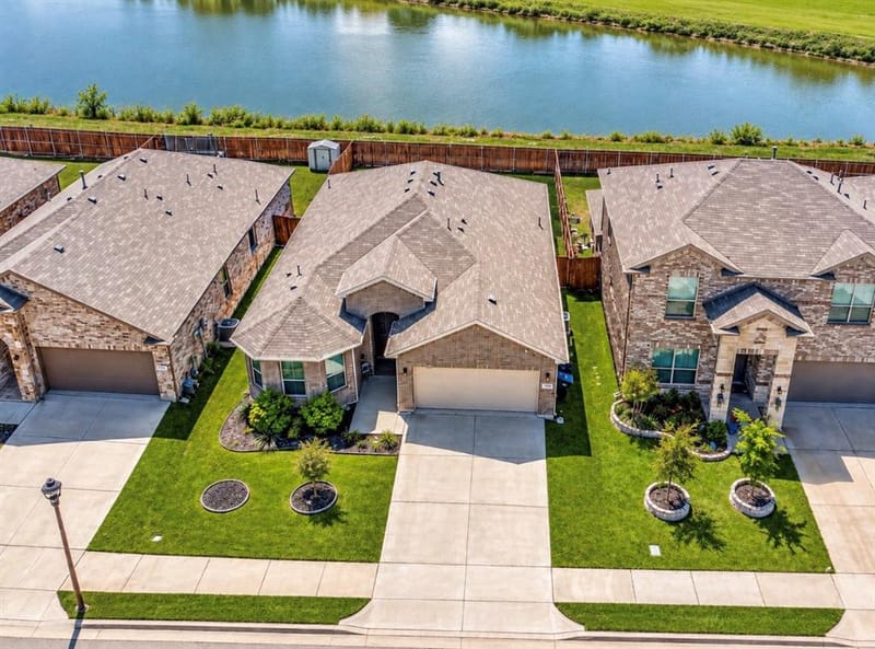221 Oldcastle Way, Fort Worth TX 76052