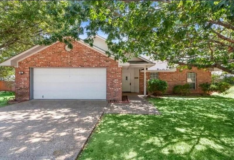 706 Rolling Hills Drive, Hewitt TX 76643