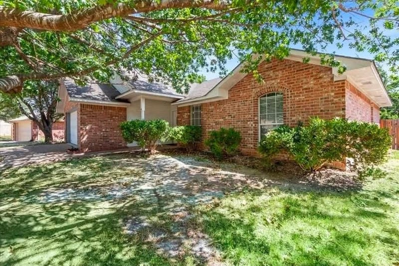 706 Rolling Hills Drive, Hewitt TX 76643 - Photo 10
