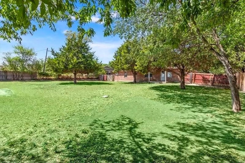 706 Rolling Hills Drive, Hewitt TX 76643 - Photo 11