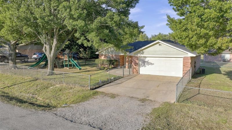 304 Sage Trail, Springtown TX 76082 - Photo 27