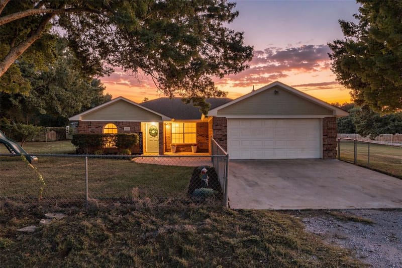 304 Sage Trail, Springtown TX 76082 - Photo 32
