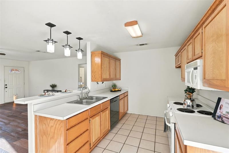 304 Sage Trail, Springtown TX 76082 - Photo 9