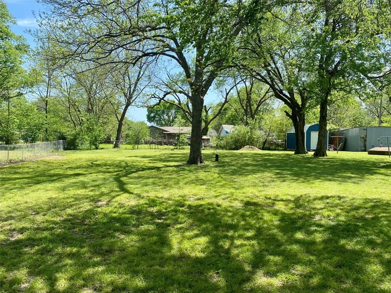 1115 S 6th Street, Bonham TX 75418 - Photo 17