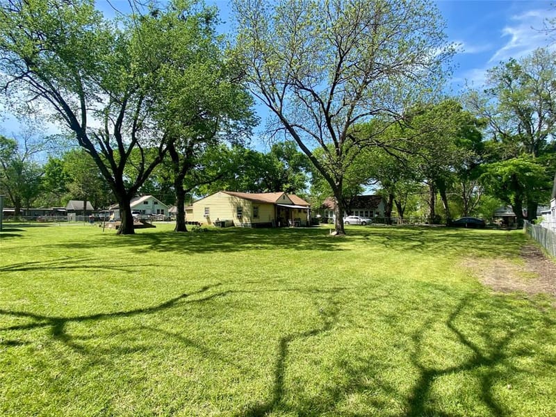 1115 S 6th Street, Bonham TX 75418 - Photo 16