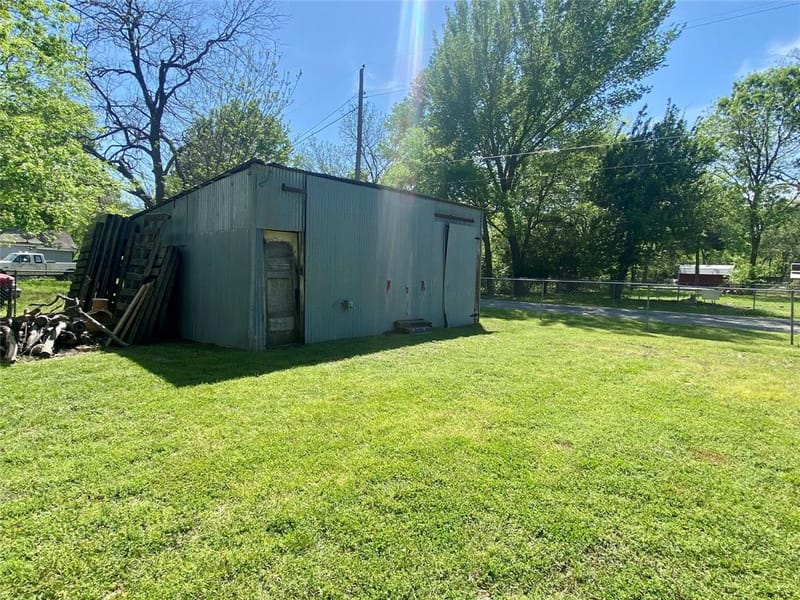 1115 S 6th Street, Bonham TX 75418 - Photo 20