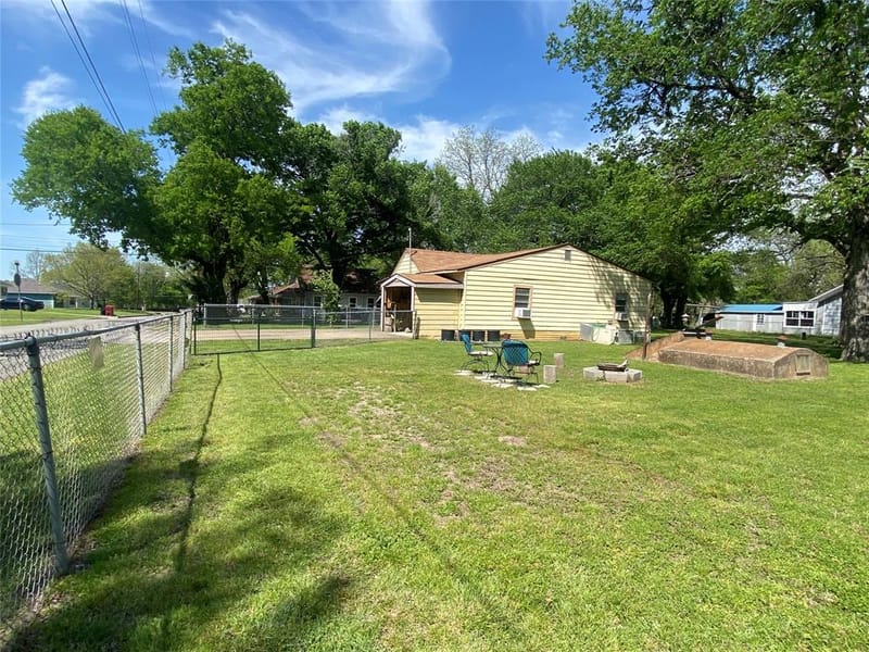 1115 S 6th Street, Bonham TX 75418 - Photo 18