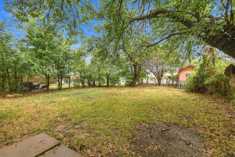 806 W Gandy Street, Denison TX 75020 - Photo 30