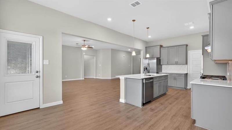 6885 BRAHMAN Drive, Arlington TX 76001 - Photo 8