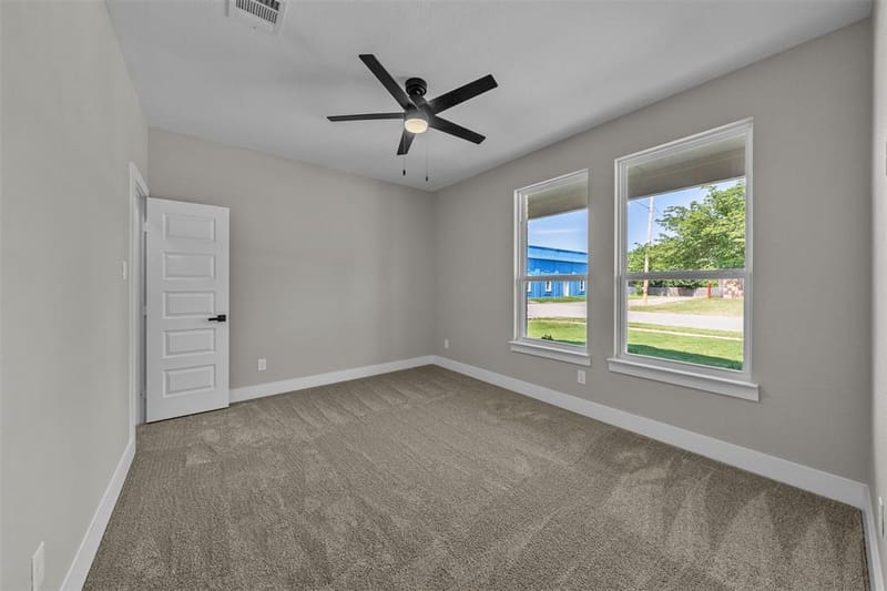 225 Nw 16th Street, Grand Prairie TX 75050 - Photo 3