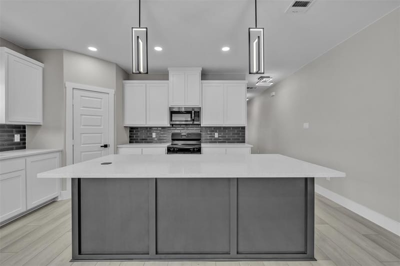 225 Nw 16th Street, Grand Prairie TX 75050 - Photo 9