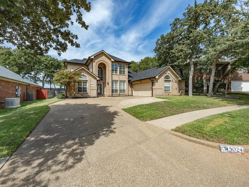 5024 Pointclear Court, Arlington TX 76017 - Photo 2