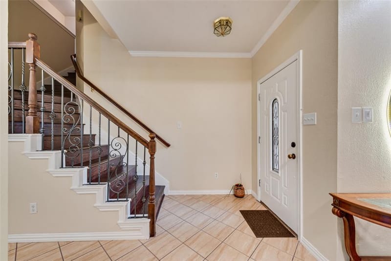 5715 Creekhollow Drive, Arlington TX 76018 - Photo 6