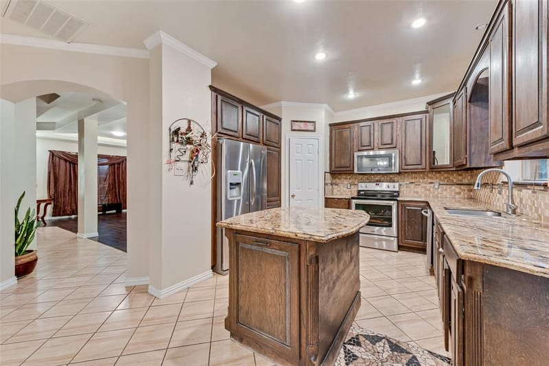 5715 Creekhollow Drive, Arlington TX 76018 - Photo 12