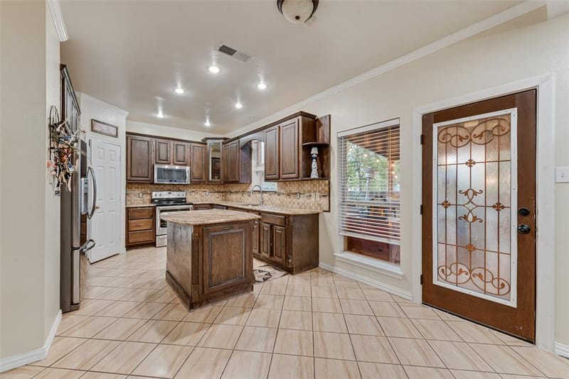 5715 Creekhollow Drive, Arlington TX 76018 - Photo 10