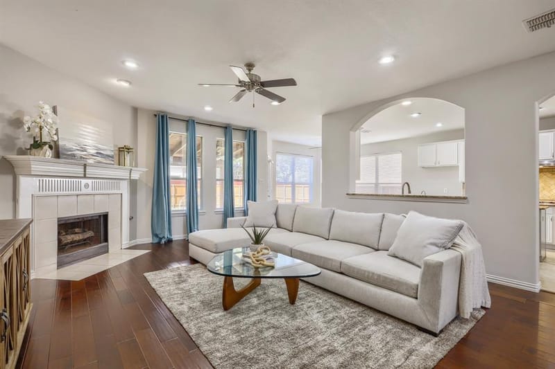 8121 Fountain Springs Drive, Plano TX 75025 - Photo 2