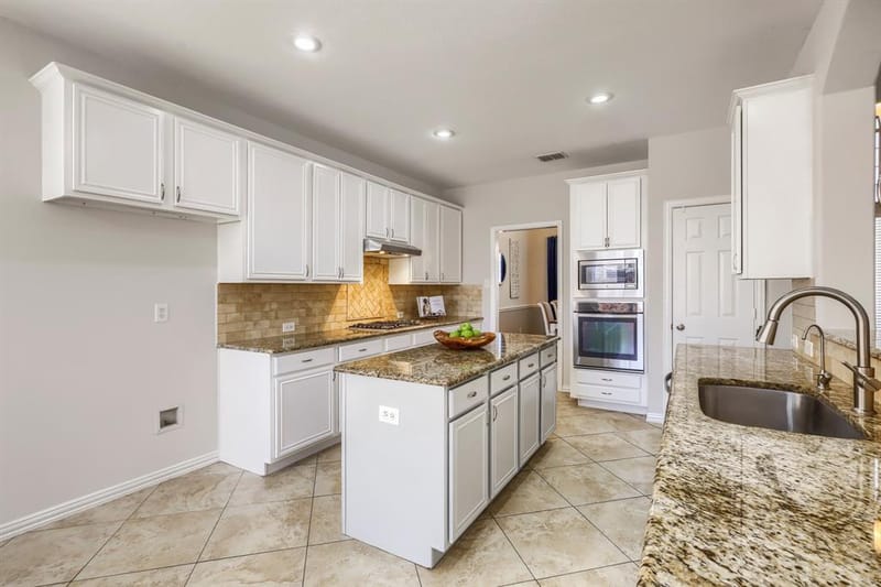 8121 Fountain Springs Drive, Plano TX 75025 - Photo 9