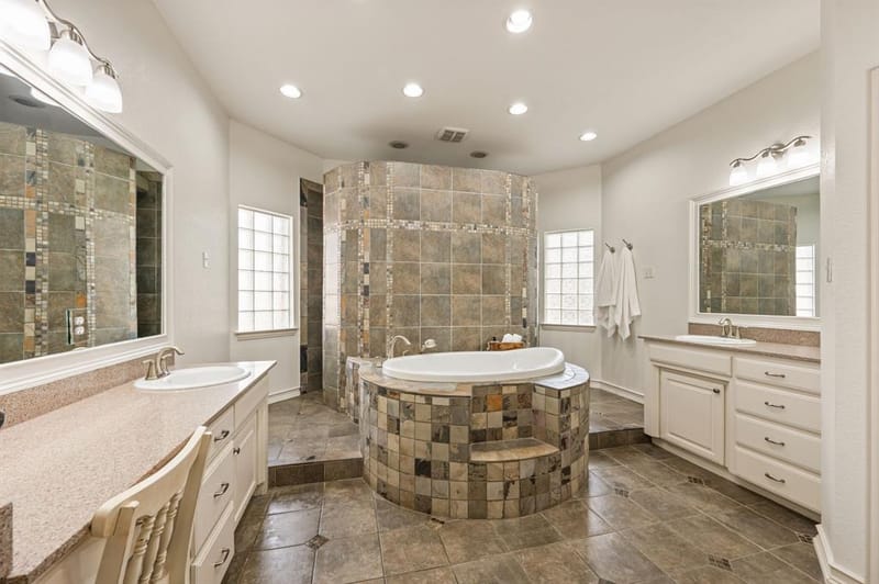 2736 Woodbridge Drive, Hurst TX 76054 - Photo 17