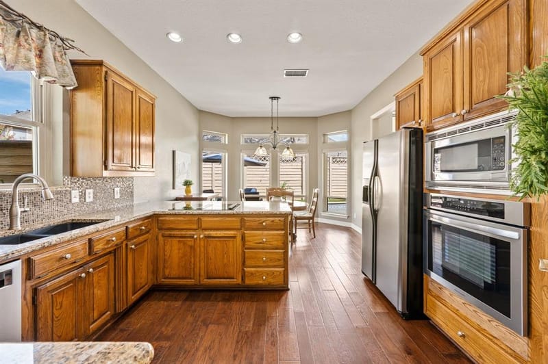 2736 Woodbridge Drive, Hurst TX 76054 - Photo 10