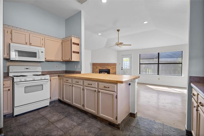 5213 Colonial Drive, Flower Mound TX 75028 - Photo 4