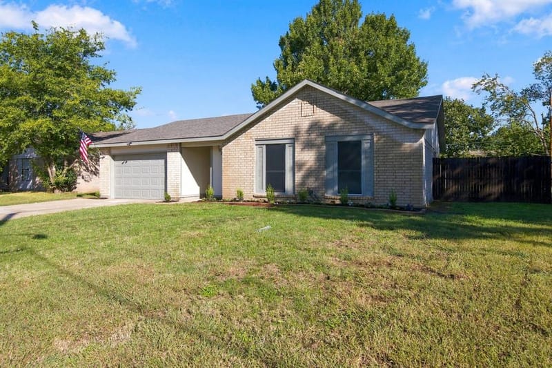 7025 Lincolnshire Lane, North Richland Hills TX 76182 - Photo 2