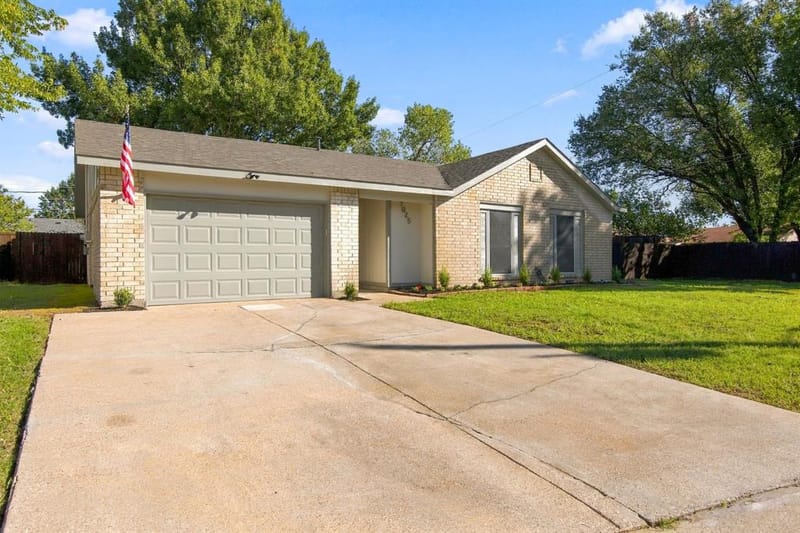 7025 Lincolnshire Lane, North Richland Hills TX 76182