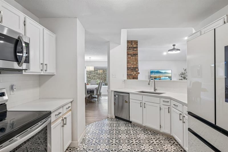 322 Valley Spring Drive, Arlington TX 76018