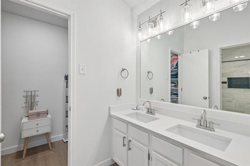 322 Valley Spring Drive, Arlington TX 76018 - Photo 11