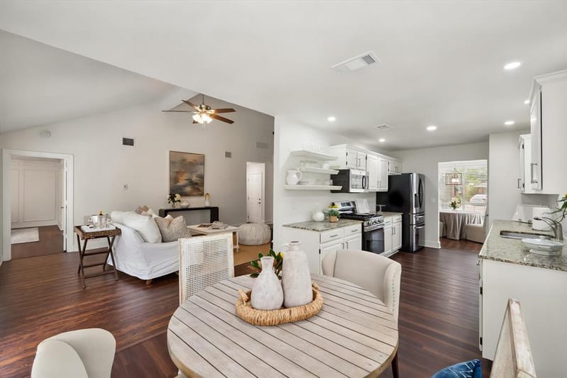 7025 Escondido Drive, Arlington TX 76016 - Photo 2