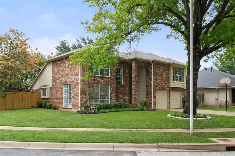 7025 Escondido Drive, Arlington TX 76016 - Photo 6