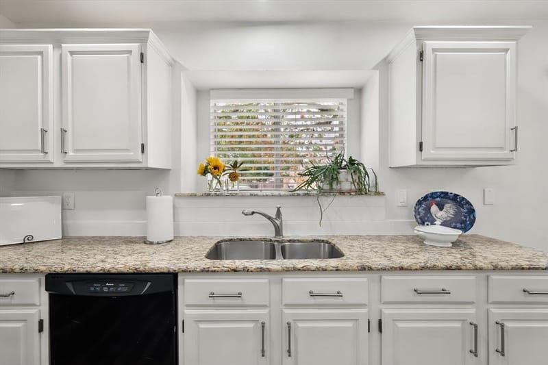7025 Escondido Drive, Arlington TX 76016 - Photo 9