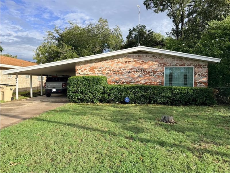 503 E Grand Avenue, Comanche TX 76442