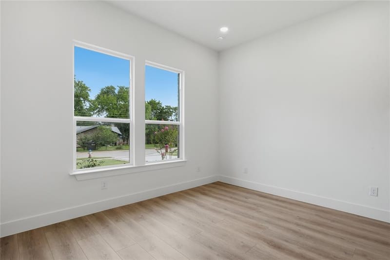 2634 Bainbridge Drive, Dallas TX 75237 - Photo 27