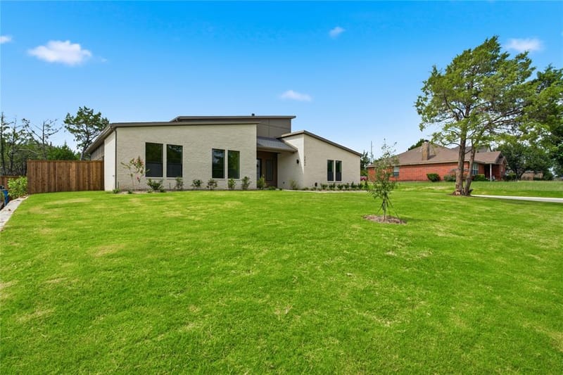 2634 Bainbridge Drive, Dallas TX 75237 - Photo 34
