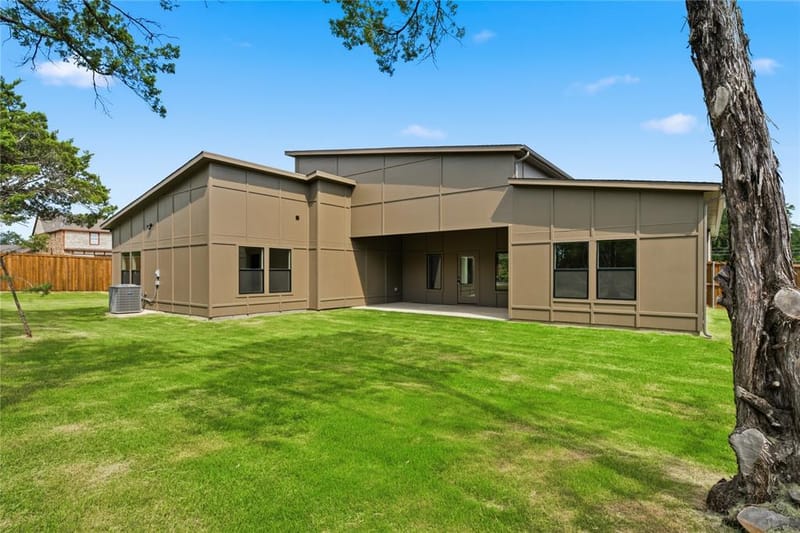 2634 Bainbridge Drive, Dallas TX 75237 - Photo 33
