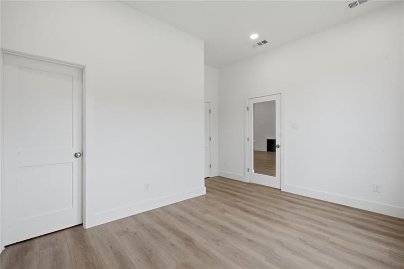 2634 Bainbridge Drive, Dallas TX 75237 - Photo 14