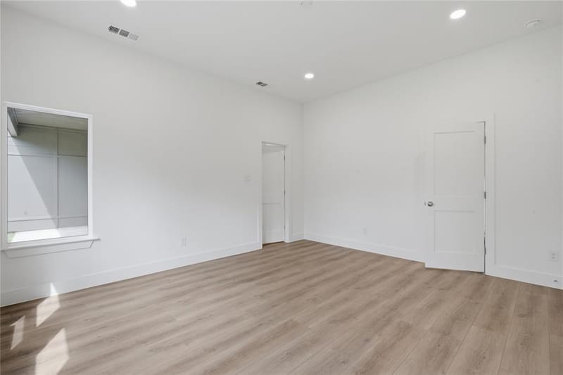 2634 Bainbridge Drive, Dallas TX 75237 - Photo 15
