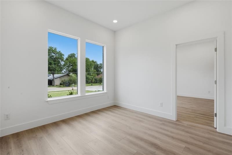 2634 Bainbridge Drive, Dallas TX 75237 - Photo 29
