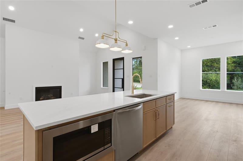 2634 Bainbridge Drive, Dallas TX 75237 - Photo 8