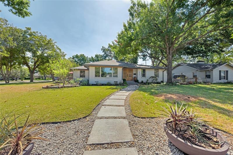 9922 Kilarney Drive, Dallas TX 75218 - Photo 2